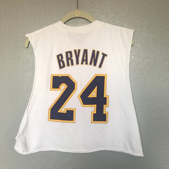 EUC Lakers Kobe Bryant Crop T-shirt Tank sz M EUC Lakers Kobe Bryant Crop T-shirt Tank sz M